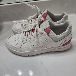 On Cloud Womens The Roger White/Pink Fashion Sneaker Size 9